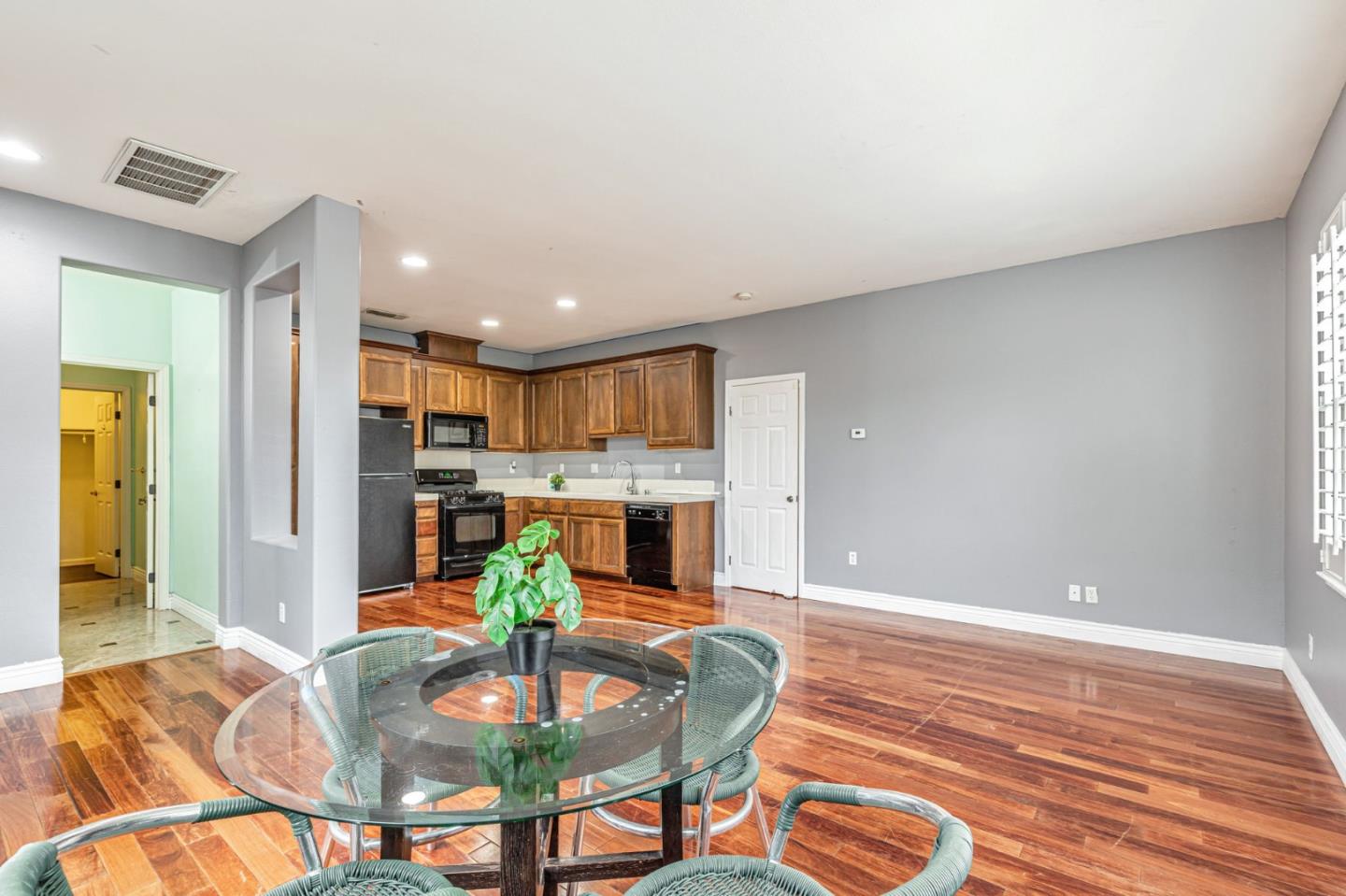 Detail Gallery Image 31 of 74 For 9632 Cherrywood Ct, Gilroy,  CA 95020 - 4 Beds | 3/1 Baths