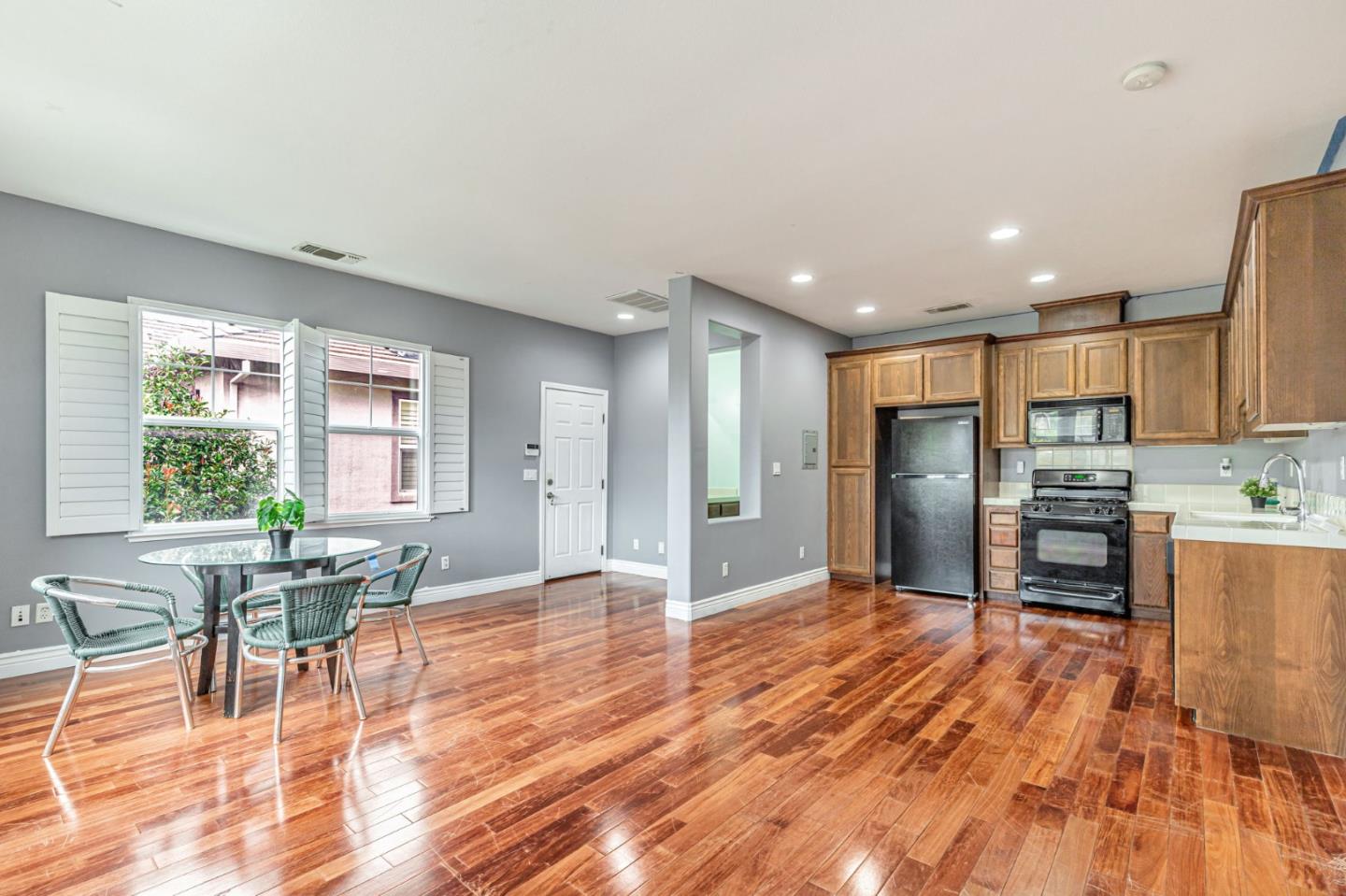 Detail Gallery Image 34 of 74 For 9632 Cherrywood Ct, Gilroy,  CA 95020 - 4 Beds | 3/1 Baths