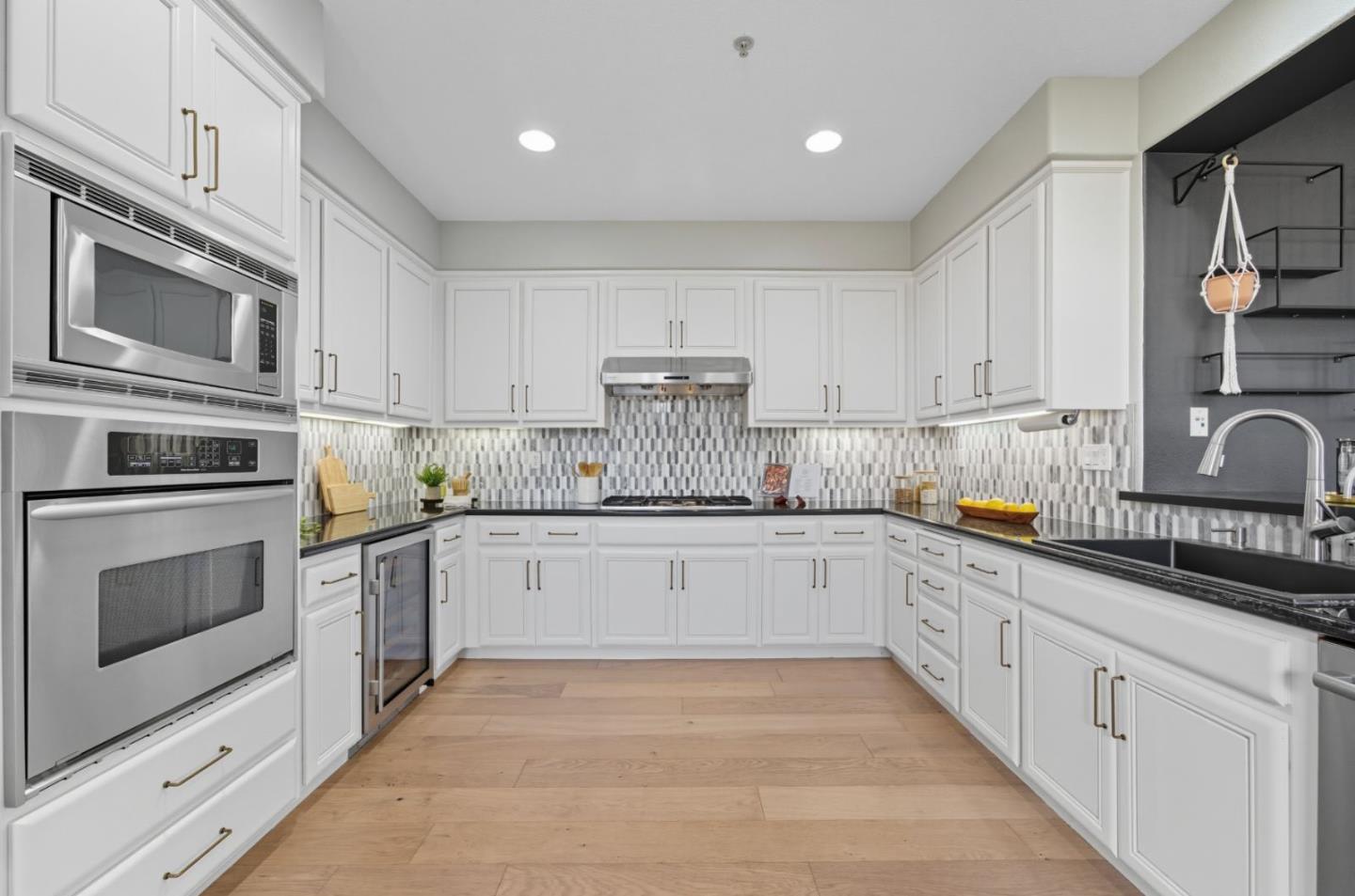 Detail Gallery Image 3 of 36 For 3 Mandalay Pl, South San Francisco,  CA 94080 - 3 Beds | 2/1 Baths