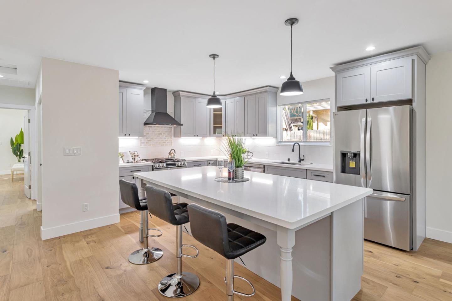 Detail Gallery Image 12 of 54 For 1372 Davis St, San Jose,  CA 95126 - 5 Beds | 3 Baths