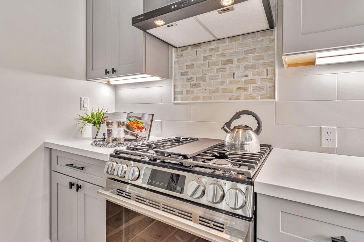 Detail Gallery Image 16 of 54 For 1372 Davis St, San Jose,  CA 95126 - 5 Beds | 3 Baths