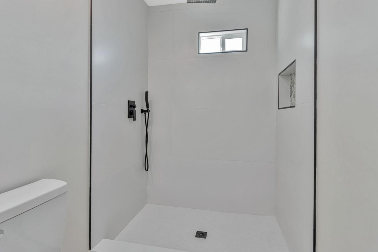 Detail Gallery Image 26 of 54 For 1372 Davis St, San Jose,  CA 95126 - 5 Beds | 3 Baths