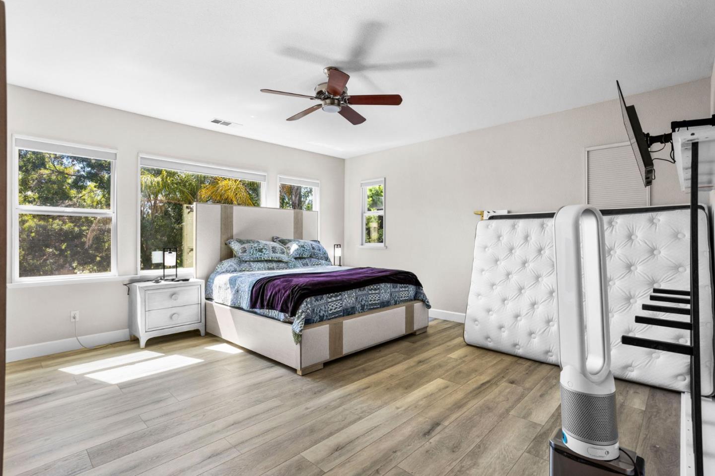 Detail Gallery Image 14 of 85 For 19127 Legend Ct, Morgan Hill,  CA 95037 - 4 Beds | 3/1 Baths