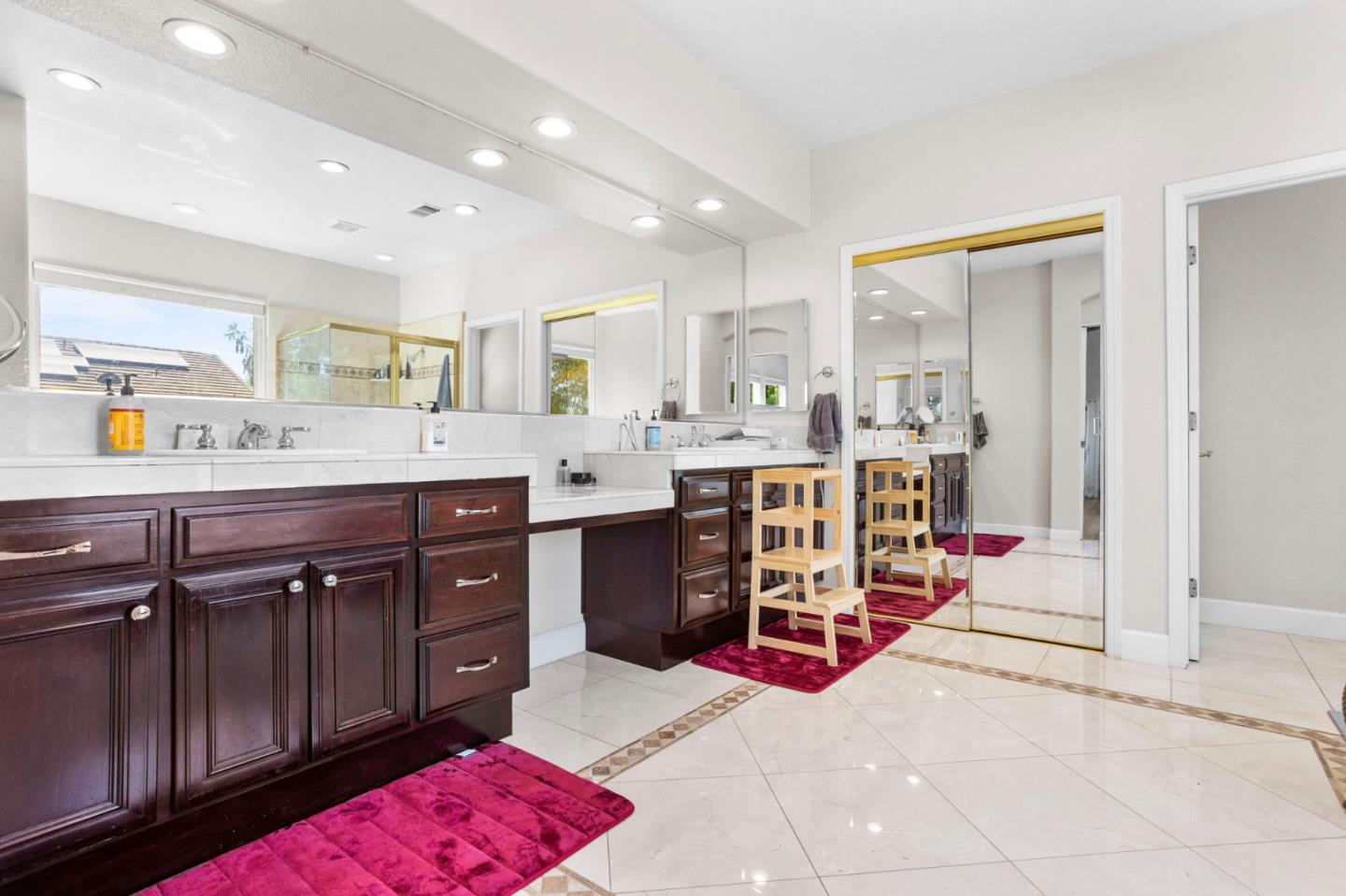 Detail Gallery Image 17 of 85 For 19127 Legend Ct, Morgan Hill,  CA 95037 - 4 Beds | 3/1 Baths