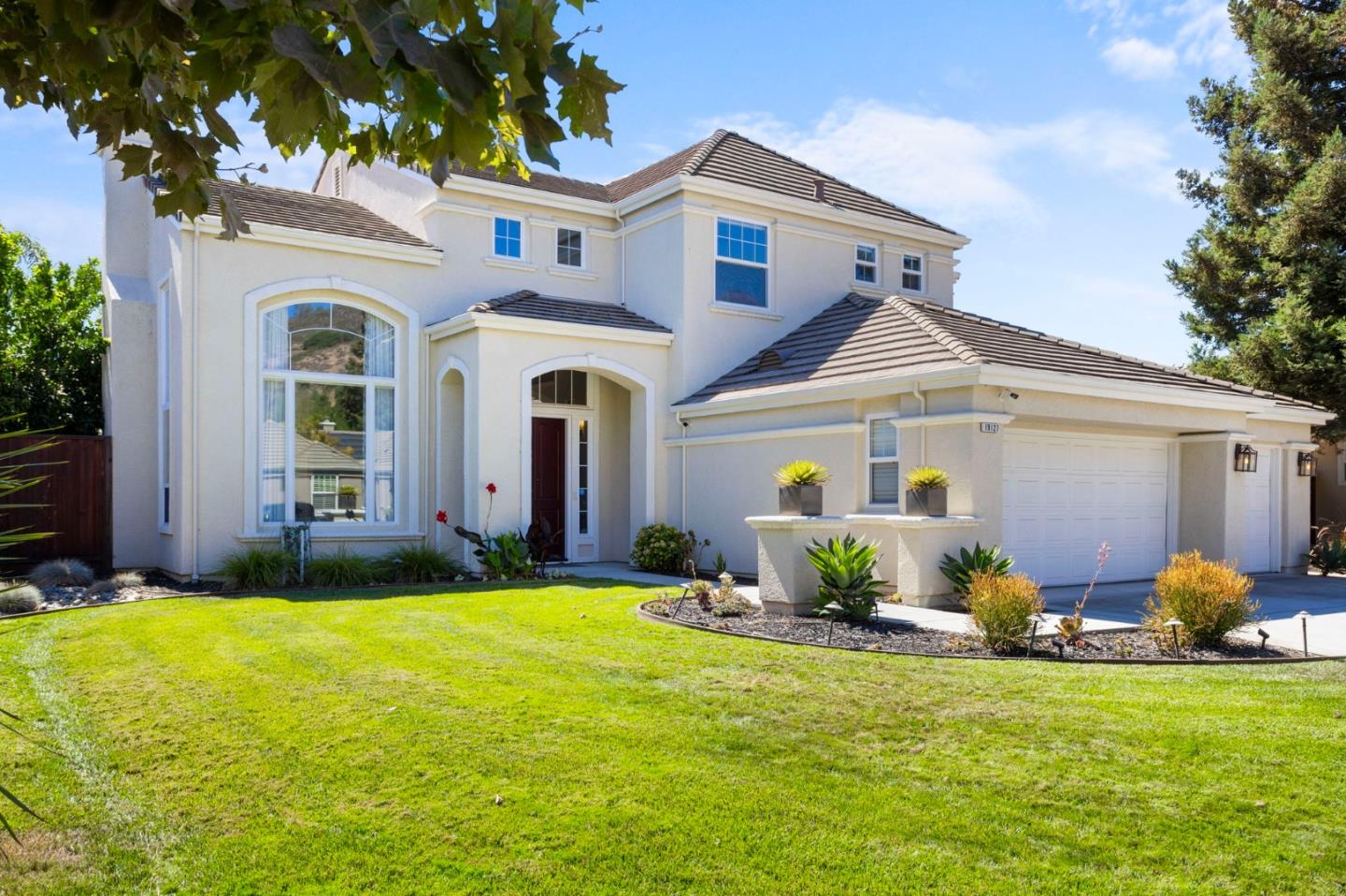 Detail Gallery Image 2 of 85 For 19127 Legend Ct, Morgan Hill,  CA 95037 - 4 Beds | 3/1 Baths