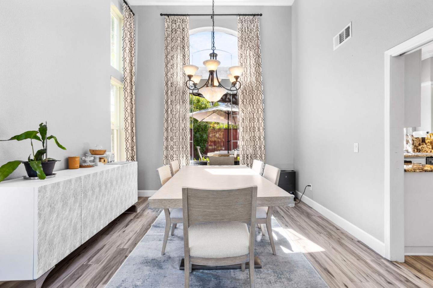 Detail Gallery Image 31 of 85 For 19127 Legend Ct, Morgan Hill,  CA 95037 - 4 Beds | 3/1 Baths