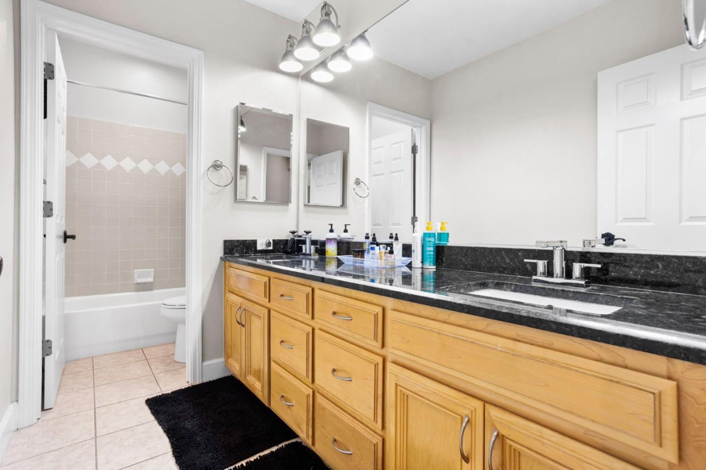 Detail Gallery Image 8 of 85 For 19127 Legend Ct, Morgan Hill,  CA 95037 - 4 Beds | 3/1 Baths