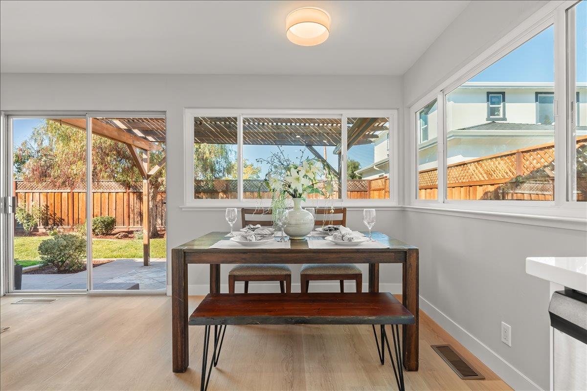 Detail Gallery Image 14 of 33 For 1683 Zinnia Ln, San Jose,  CA 95124 - 3 Beds | 2 Baths