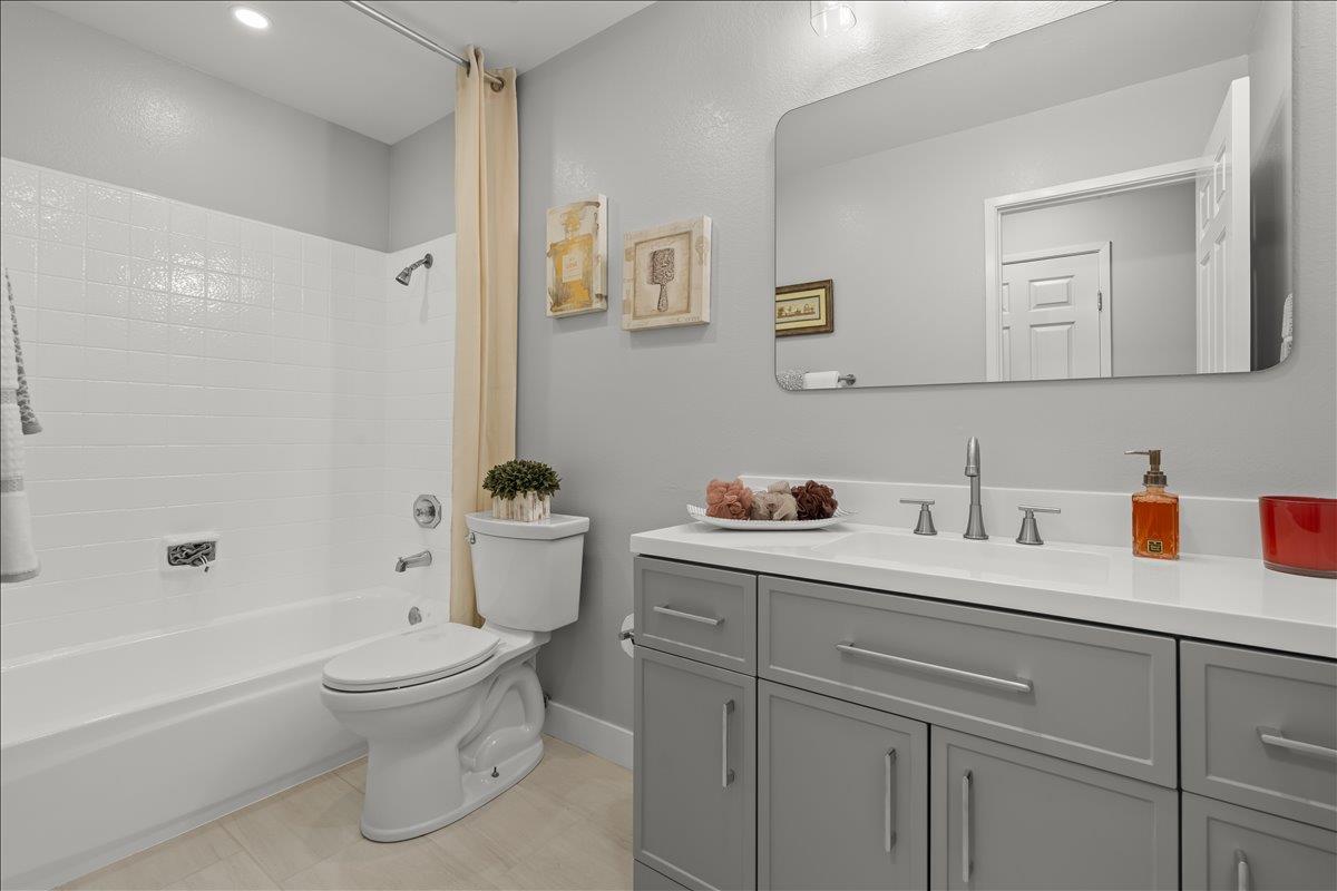 Detail Gallery Image 26 of 33 For 1683 Zinnia Ln, San Jose,  CA 95124 - 3 Beds | 2 Baths