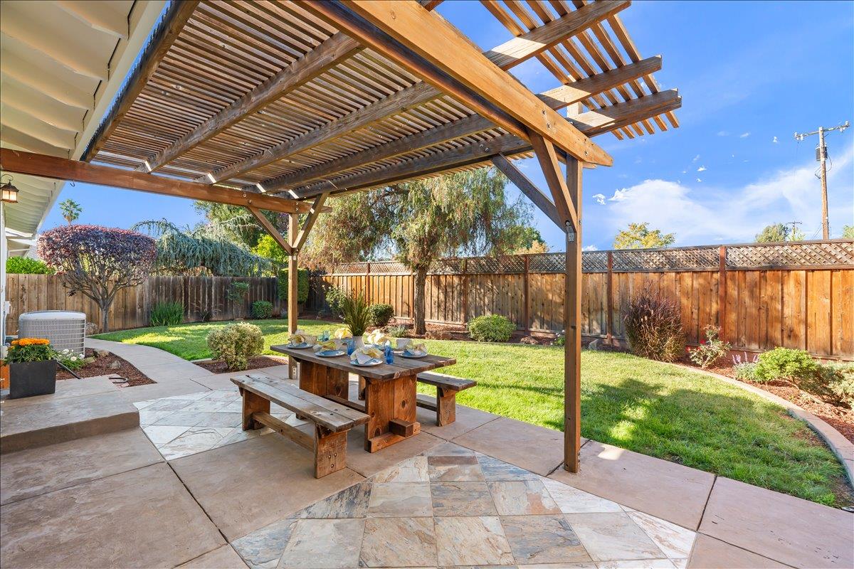 Detail Gallery Image 27 of 33 For 1683 Zinnia Ln, San Jose,  CA 95124 - 3 Beds | 2 Baths