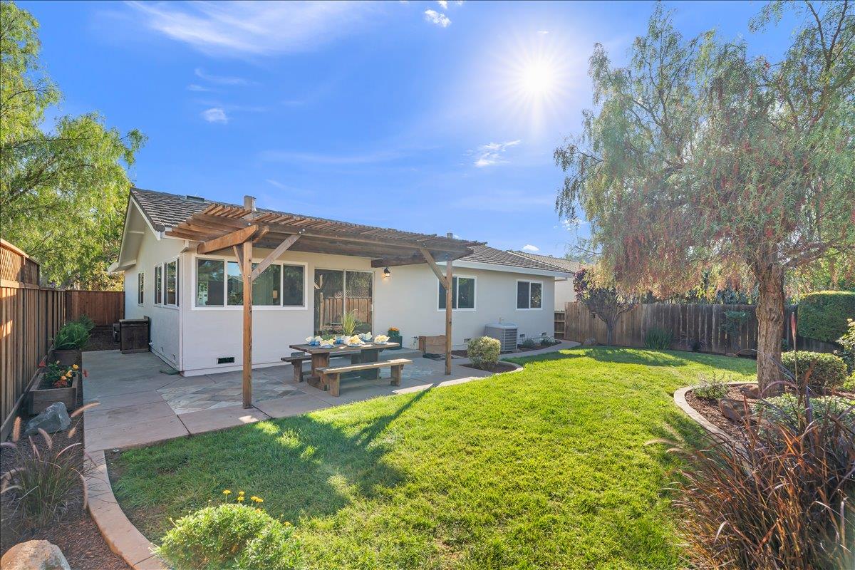 Detail Gallery Image 28 of 33 For 1683 Zinnia Ln, San Jose,  CA 95124 - 3 Beds | 2 Baths