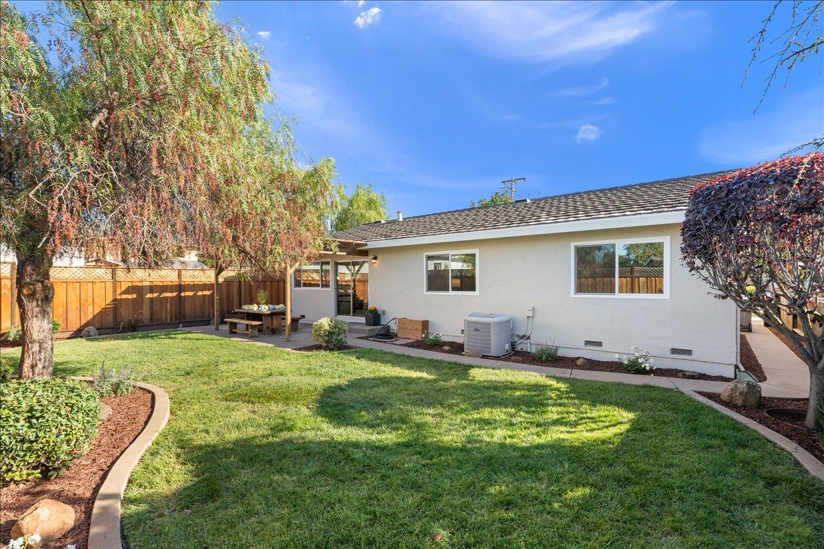 Detail Gallery Image 29 of 33 For 1683 Zinnia Ln, San Jose,  CA 95124 - 3 Beds | 2 Baths