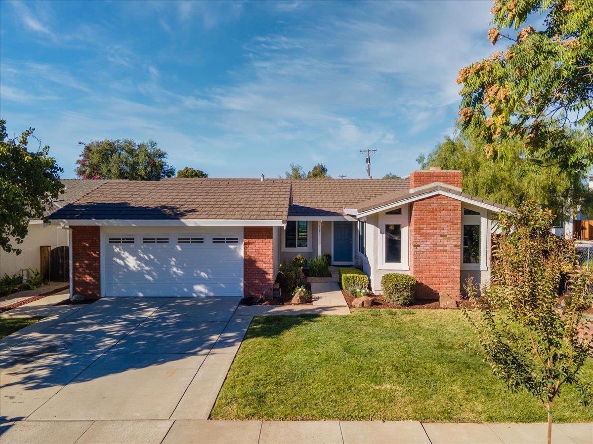 Detail Gallery Image 3 of 33 For 1683 Zinnia Ln, San Jose,  CA 95124 - 3 Beds | 2 Baths