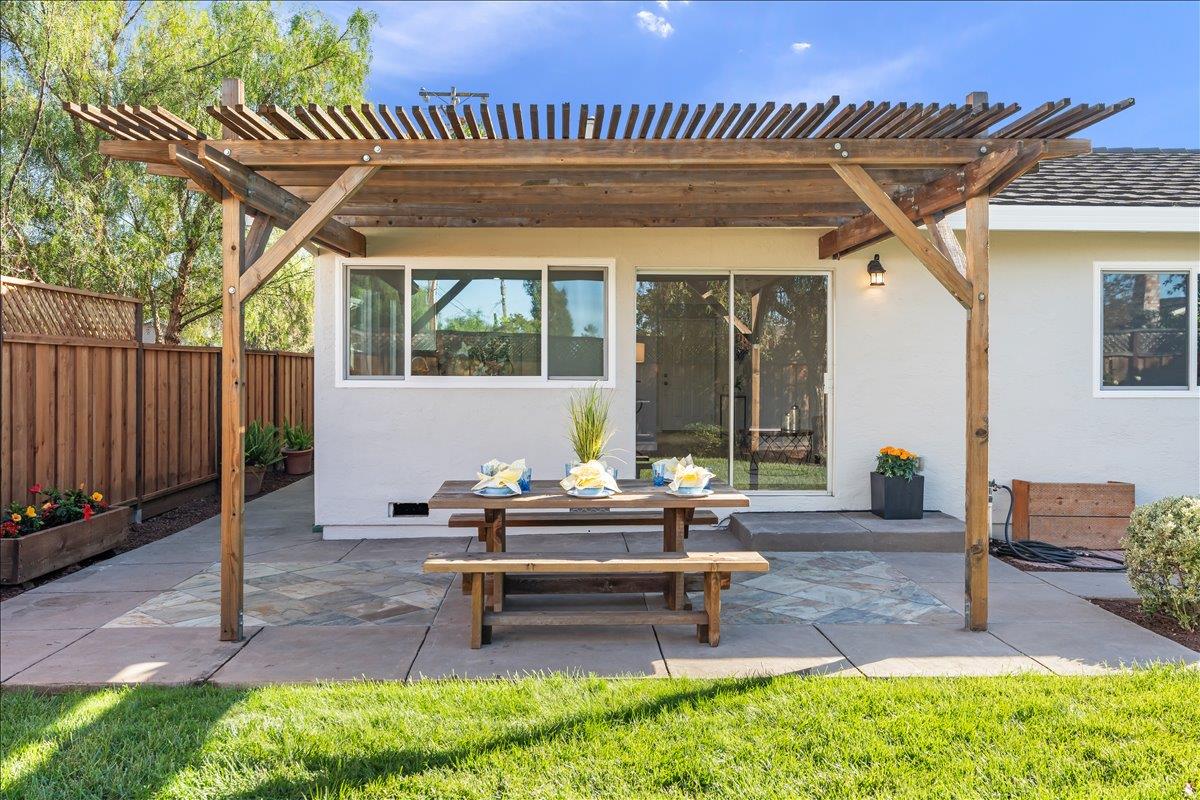 Detail Gallery Image 30 of 33 For 1683 Zinnia Ln, San Jose,  CA 95124 - 3 Beds | 2 Baths