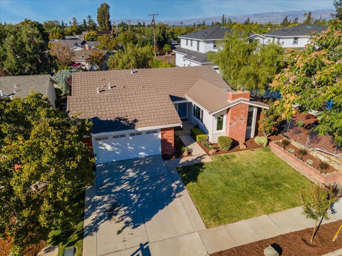 Detail Gallery Image 5 of 33 For 1683 Zinnia Ln, San Jose,  CA 95124 - 3 Beds | 2 Baths