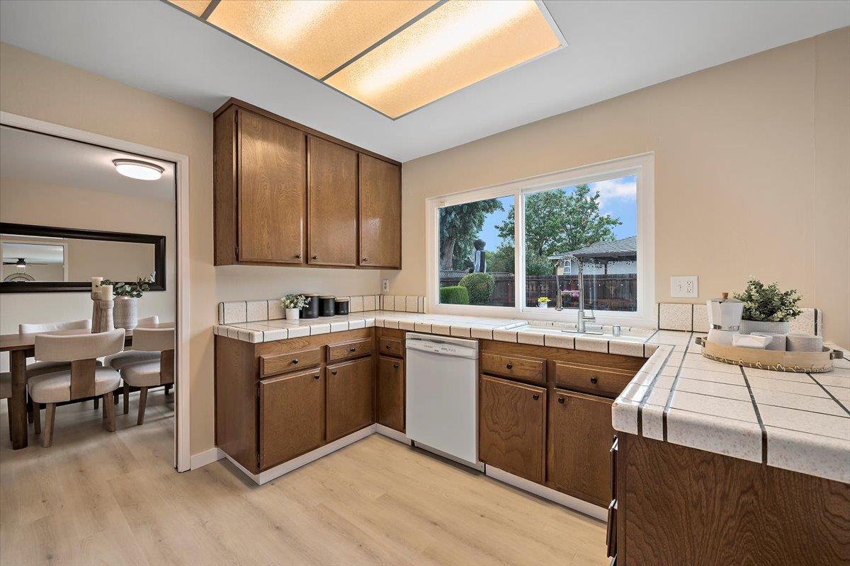 Detail Gallery Image 10 of 42 For 5031 Massachusetts Dr, San Jose,  CA 95136 - 5 Beds | 3 Baths