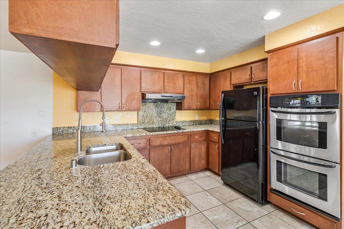 Detail Gallery Image 12 of 44 For 318 La Jolla Cir, Salinas,  CA 93901 - 5 Beds | 3/1 Baths