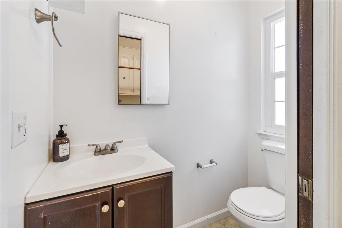 Detail Gallery Image 32 of 44 For 318 La Jolla Cir, Salinas,  CA 93901 - 5 Beds | 3/1 Baths