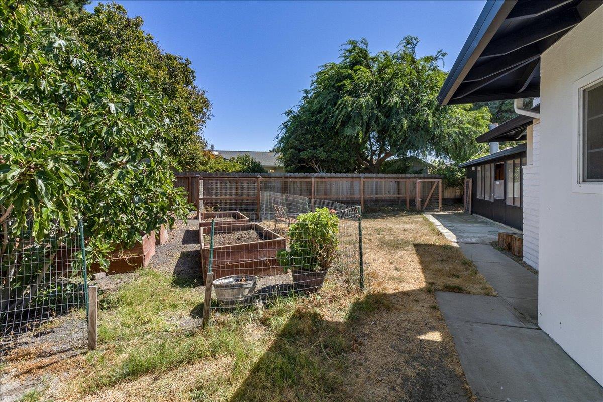 Detail Gallery Image 41 of 44 For 318 La Jolla Cir, Salinas,  CA 93901 - 5 Beds | 3/1 Baths