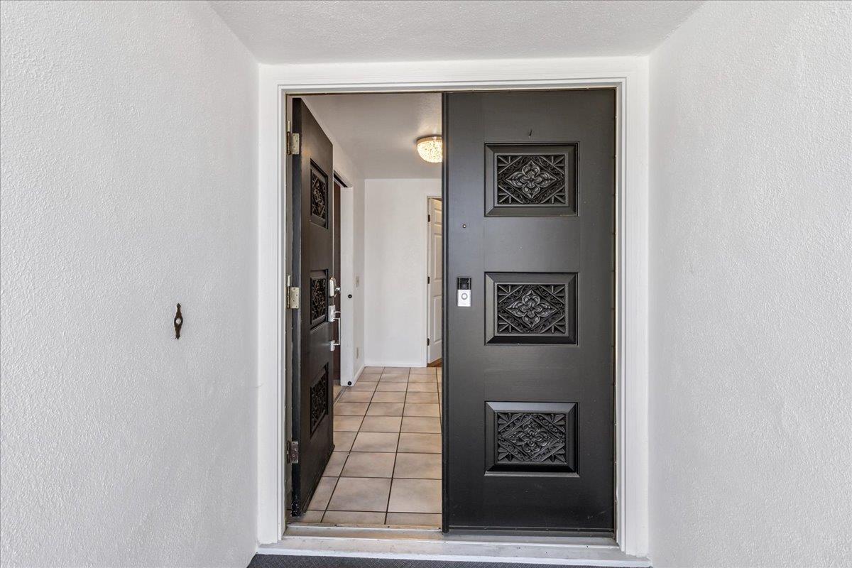 Detail Gallery Image 5 of 44 For 318 La Jolla Cir, Salinas,  CA 93901 - 5 Beds | 3/1 Baths