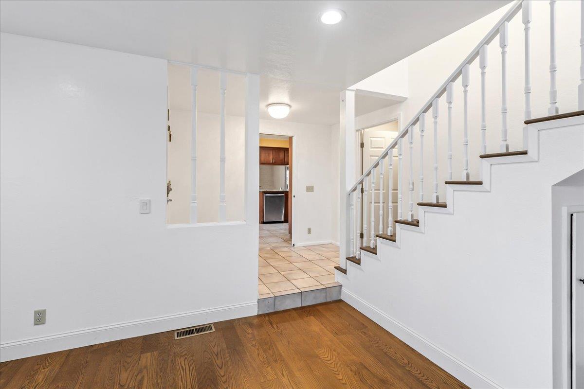 Detail Gallery Image 7 of 44 For 318 La Jolla Cir, Salinas,  CA 93901 - 5 Beds | 3/1 Baths