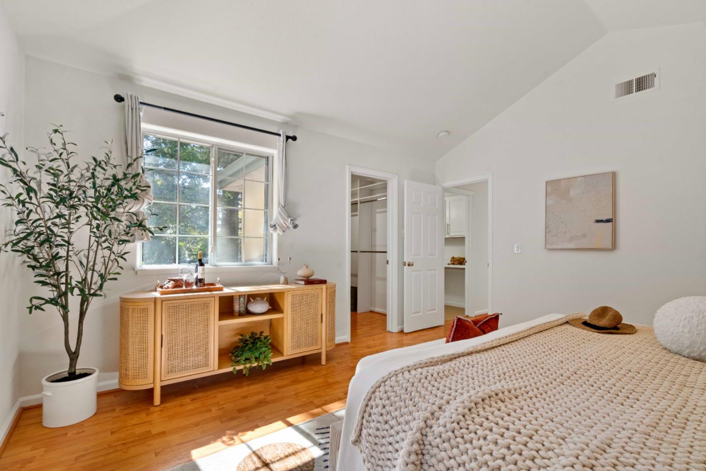 Detail Gallery Image 22 of 56 For 4173 El Camino Real #1,  Palo Alto,  CA 94306 - 3 Beds | 3 Baths