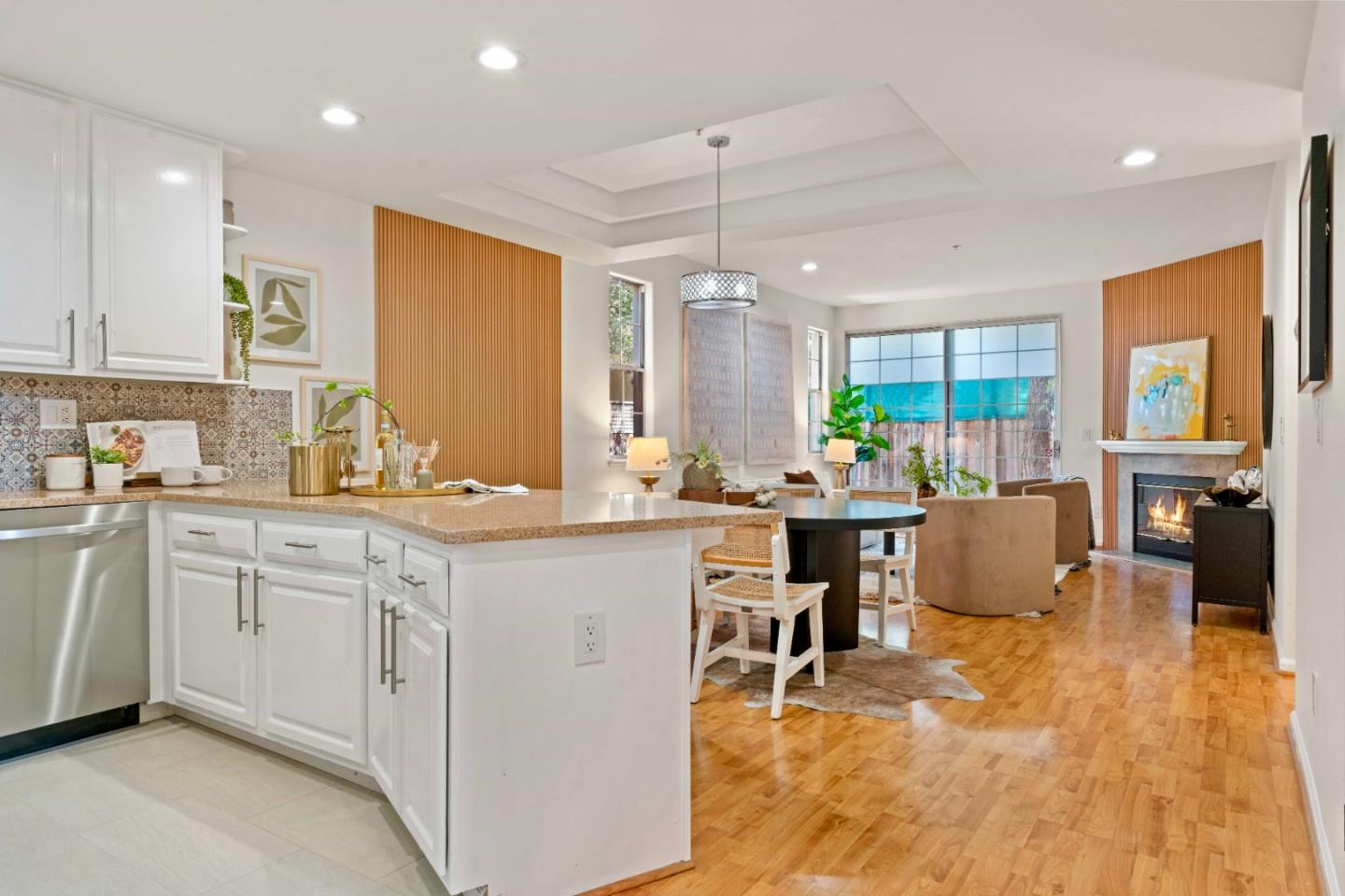 Detail Gallery Image 3 of 56 For 4173 El Camino Real #1,  Palo Alto,  CA 94306 - 3 Beds | 3 Baths