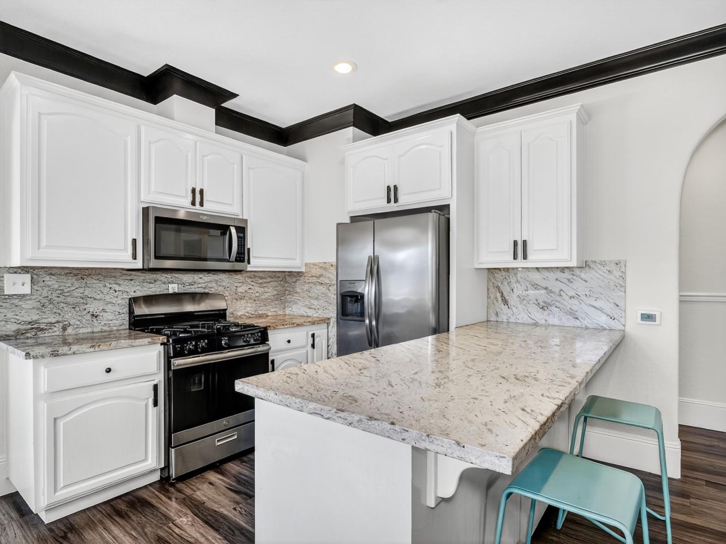 Detail Gallery Image 6 of 61 For 421 N 13th St, San Jose,  CA 95112 - 7 Beds | 6 Baths