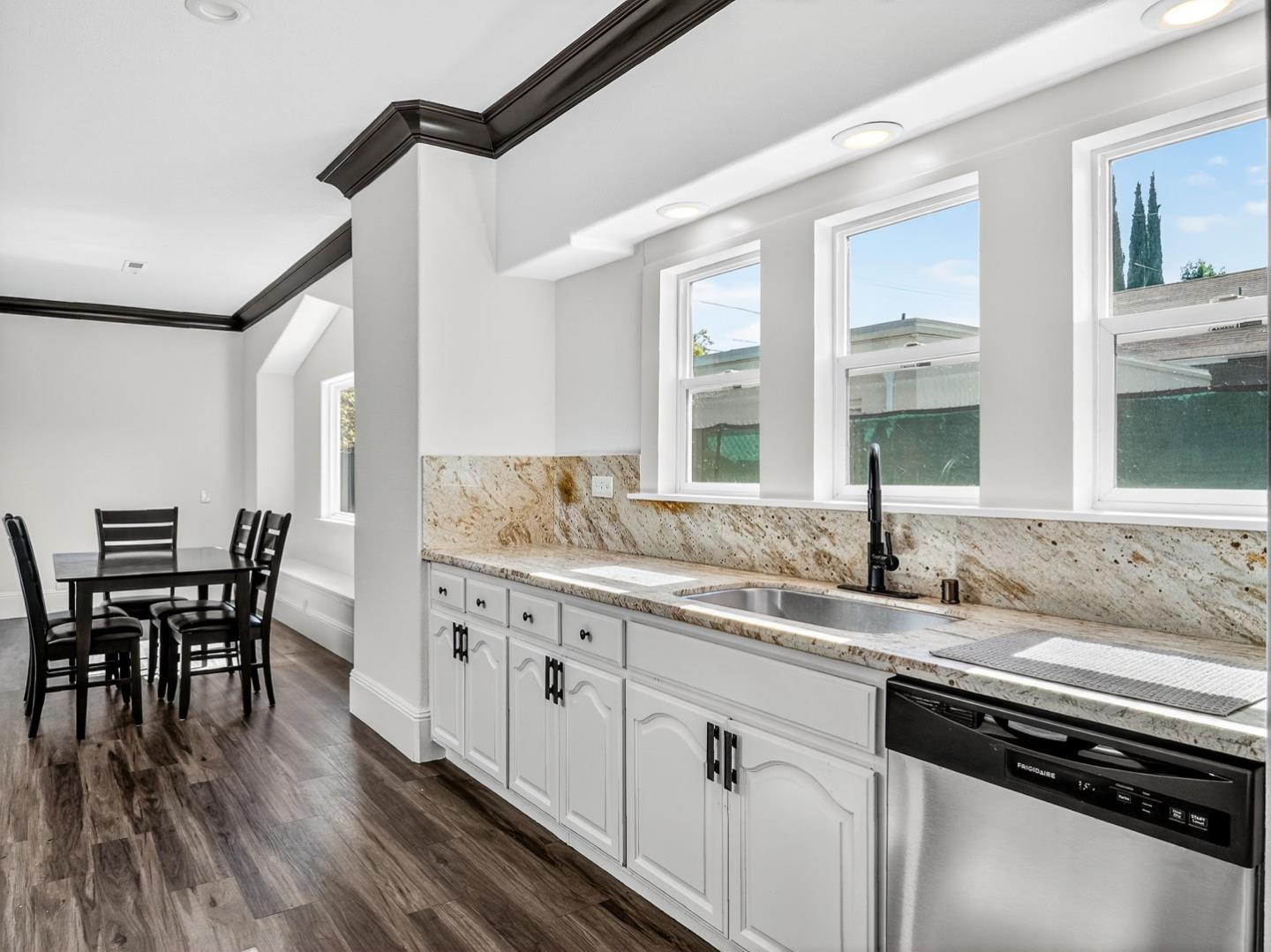 Detail Gallery Image 8 of 61 For 421 N 13th St, San Jose,  CA 95112 - 7 Beds | 6 Baths