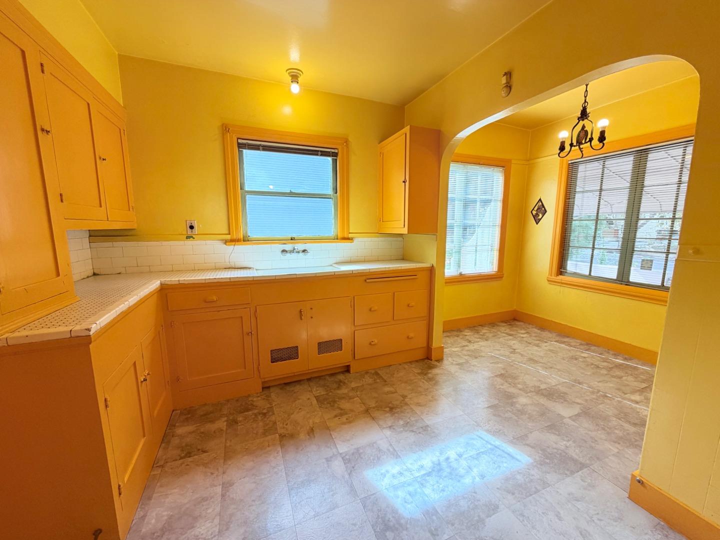 Detail Gallery Image 2 of 13 For 956 Schiele Ave, San Jose,  CA 95126 - 2 Beds | 1 Baths