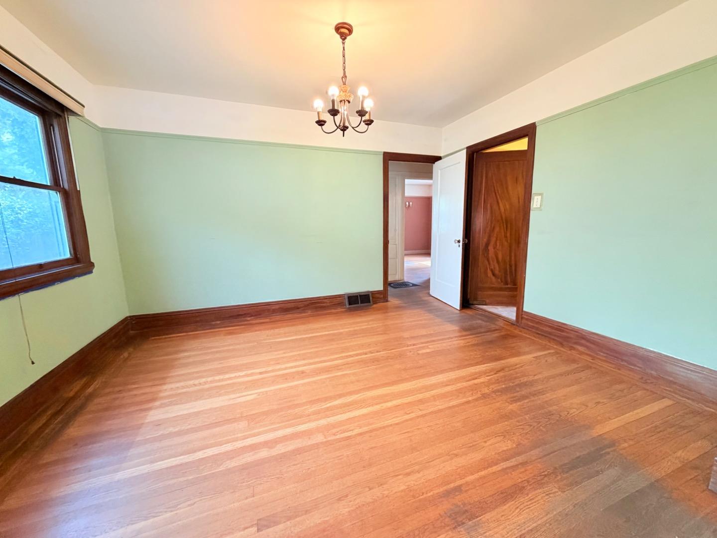 Detail Gallery Image 4 of 13 For 956 Schiele Ave, San Jose,  CA 95126 - 2 Beds | 1 Baths