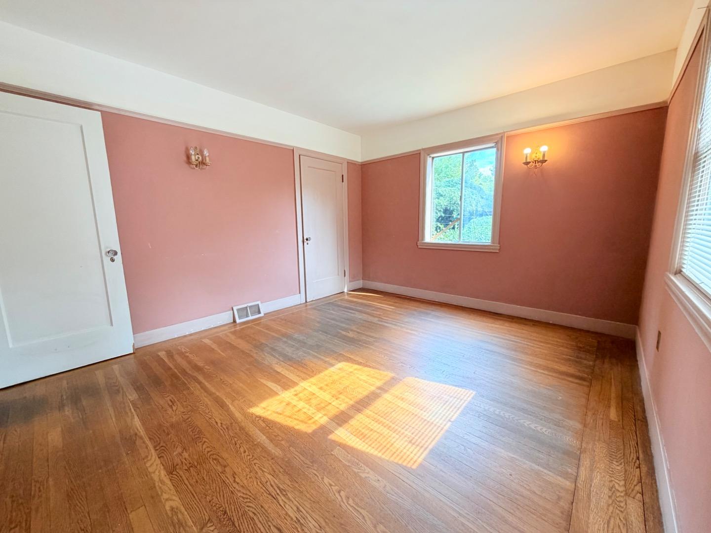 Detail Gallery Image 7 of 13 For 956 Schiele Ave, San Jose,  CA 95126 - 2 Beds | 1 Baths