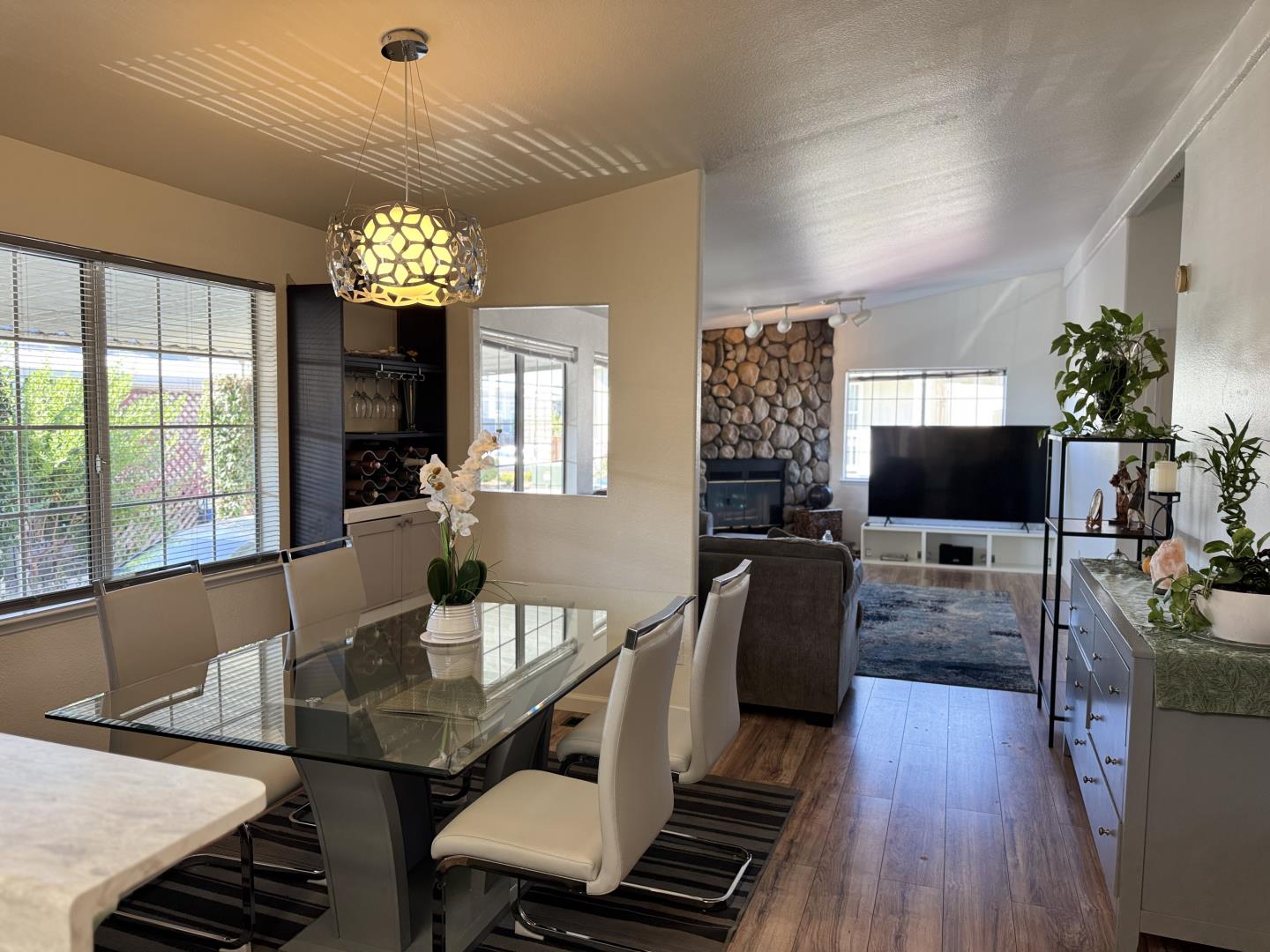 Detail Gallery Image 12 of 30 For 1085 Tasman Dr #416,  Sunnyvale,  CA 94089 - 4 Beds | 2 Baths
