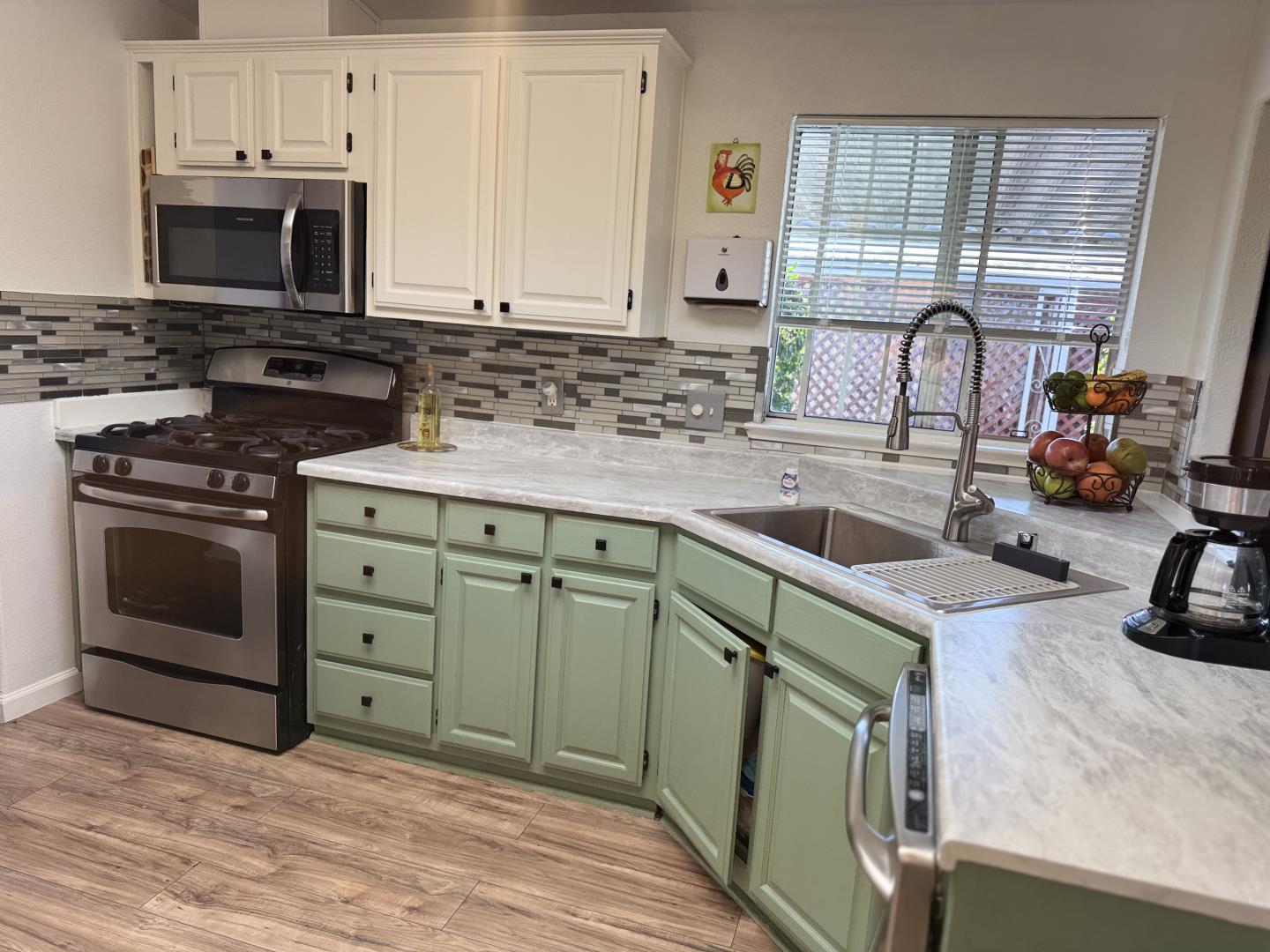 Detail Gallery Image 15 of 30 For 1085 Tasman Dr #416,  Sunnyvale,  CA 94089 - 4 Beds | 2 Baths