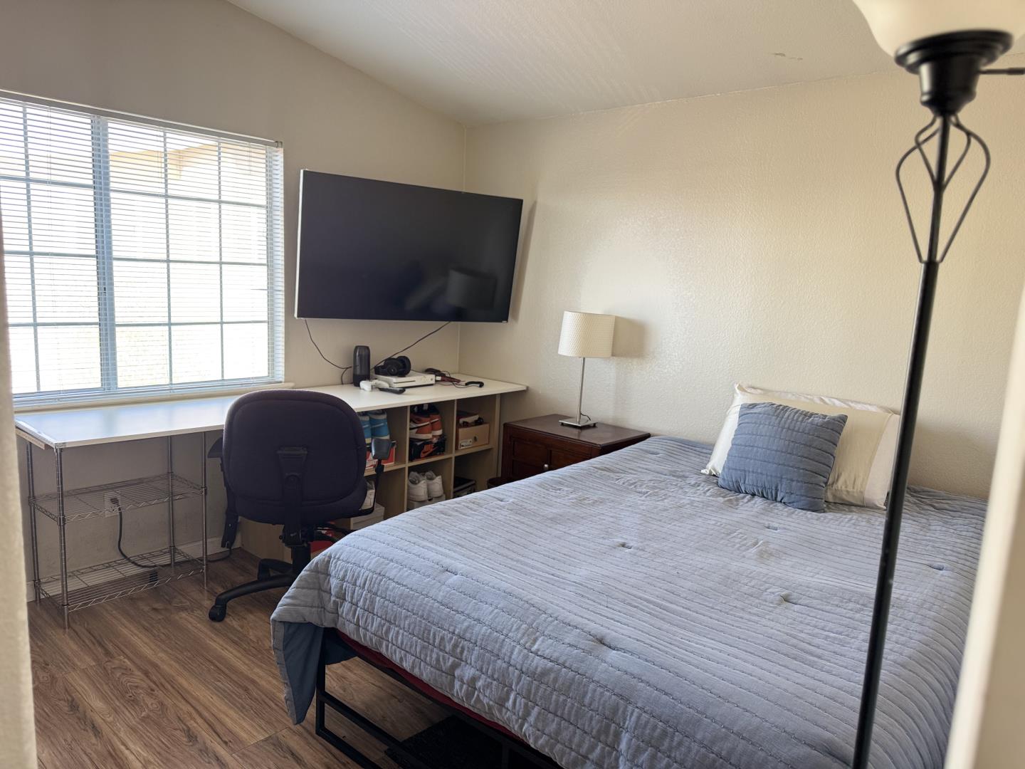 Detail Gallery Image 4 of 30 For 1085 Tasman Dr #416,  Sunnyvale,  CA 94089 - 4 Beds | 2 Baths