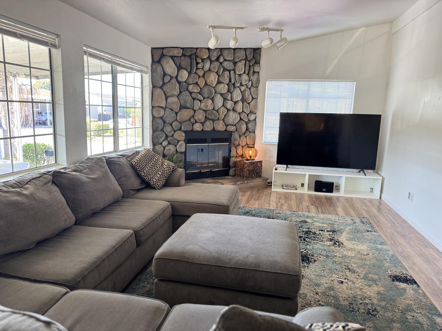 Detail Gallery Image 9 of 30 For 1085 Tasman Dr #416,  Sunnyvale,  CA 94089 - 4 Beds | 2 Baths