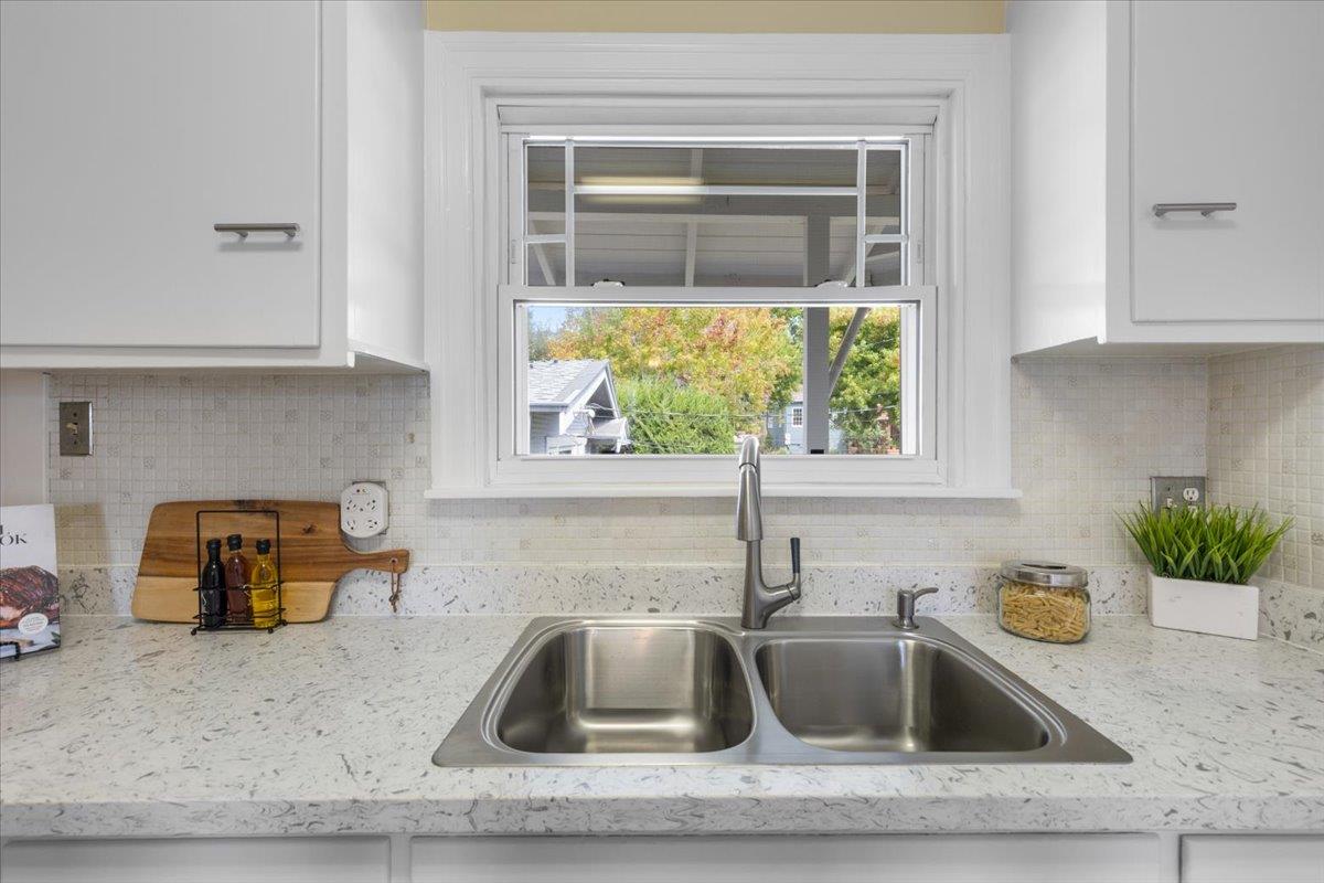 Detail Gallery Image 10 of 28 For 4023 Laurel Ave, Oakland,  CA 94602 - 2 Beds | 1 Baths