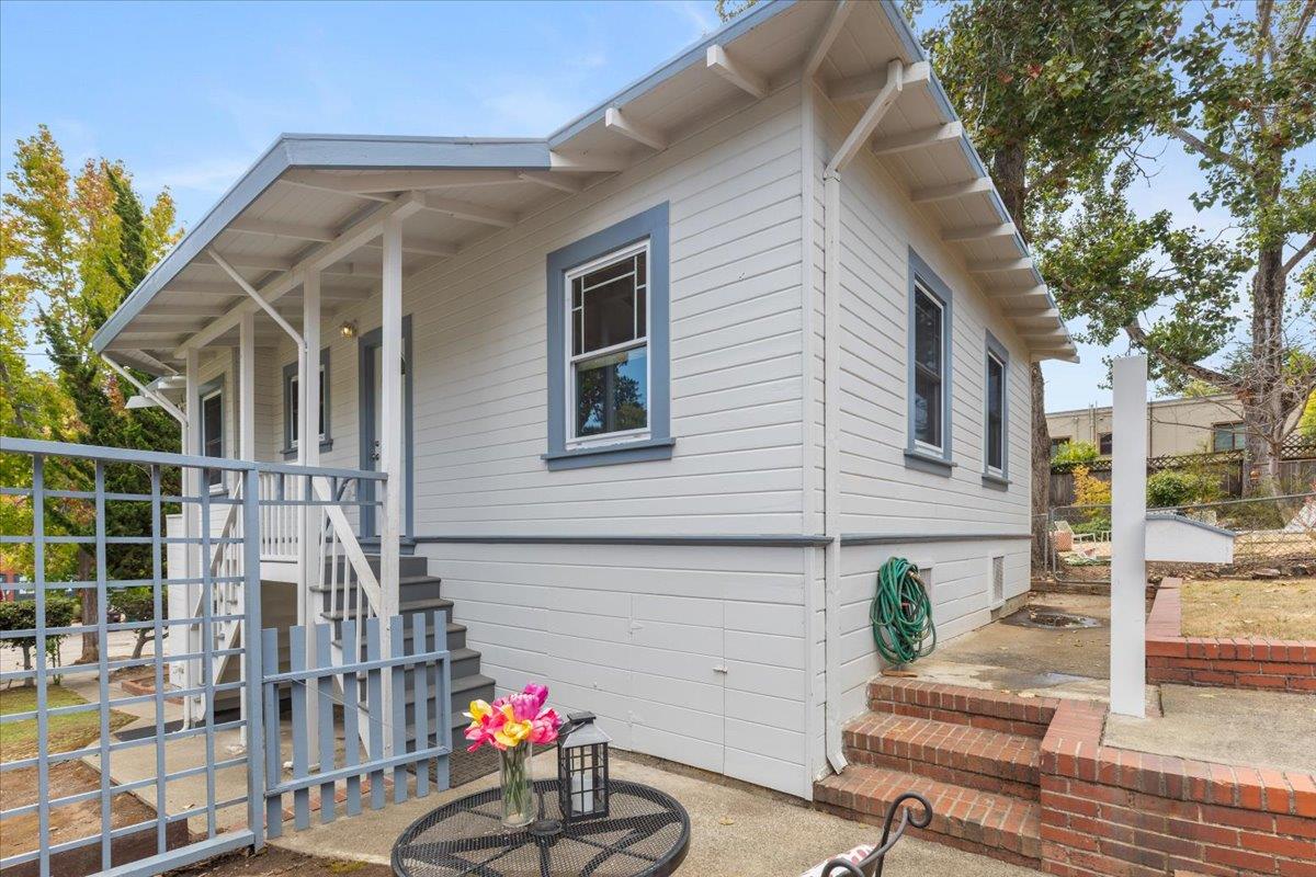 Detail Gallery Image 20 of 28 For 4023 Laurel Ave, Oakland,  CA 94602 - 2 Beds | 1 Baths