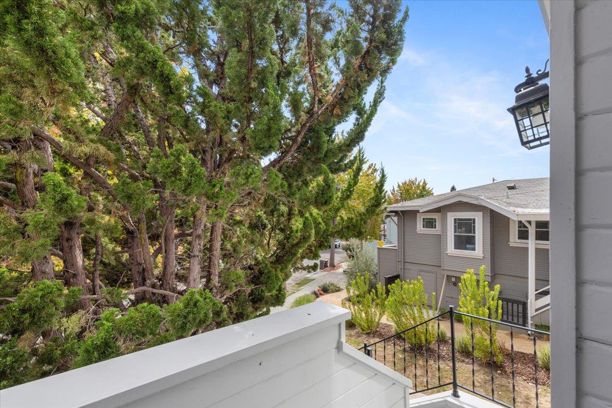 Detail Gallery Image 22 of 28 For 4023 Laurel Ave, Oakland,  CA 94602 - 2 Beds | 1 Baths