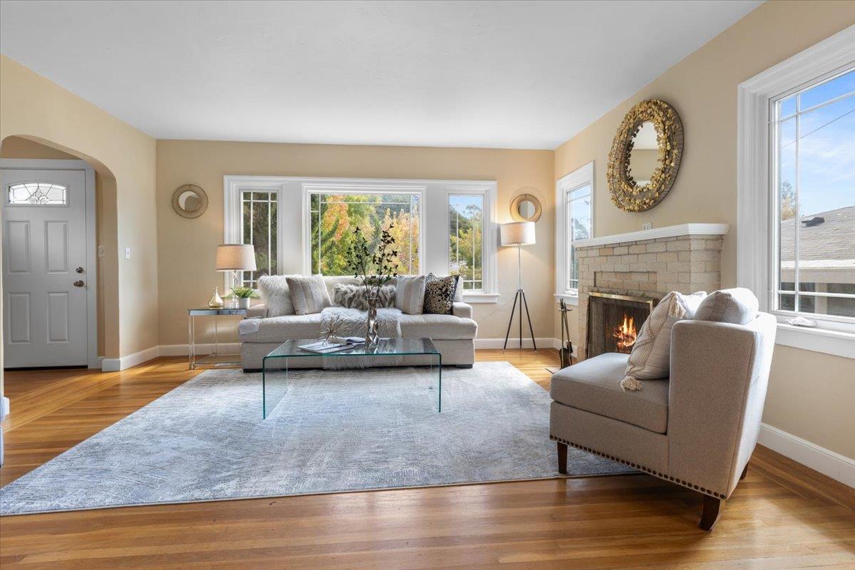 Detail Gallery Image 4 of 28 For 4023 Laurel Ave, Oakland,  CA 94602 - 2 Beds | 1 Baths