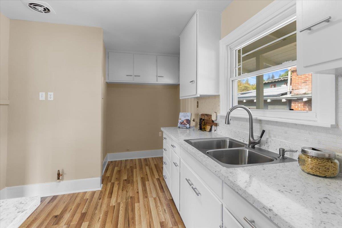 Detail Gallery Image 9 of 28 For 4023 Laurel Ave, Oakland,  CA 94602 - 2 Beds | 1 Baths