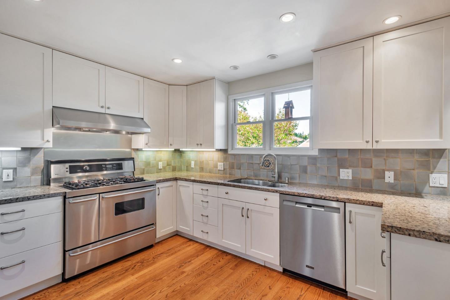 Detail Gallery Image 5 of 36 For 312 23rd Ave, San Mateo,  CA 94403 - 3 Beds | 3 Baths