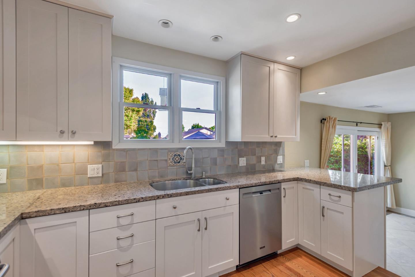 Detail Gallery Image 6 of 36 For 312 23rd Ave, San Mateo,  CA 94403 - 3 Beds | 3 Baths