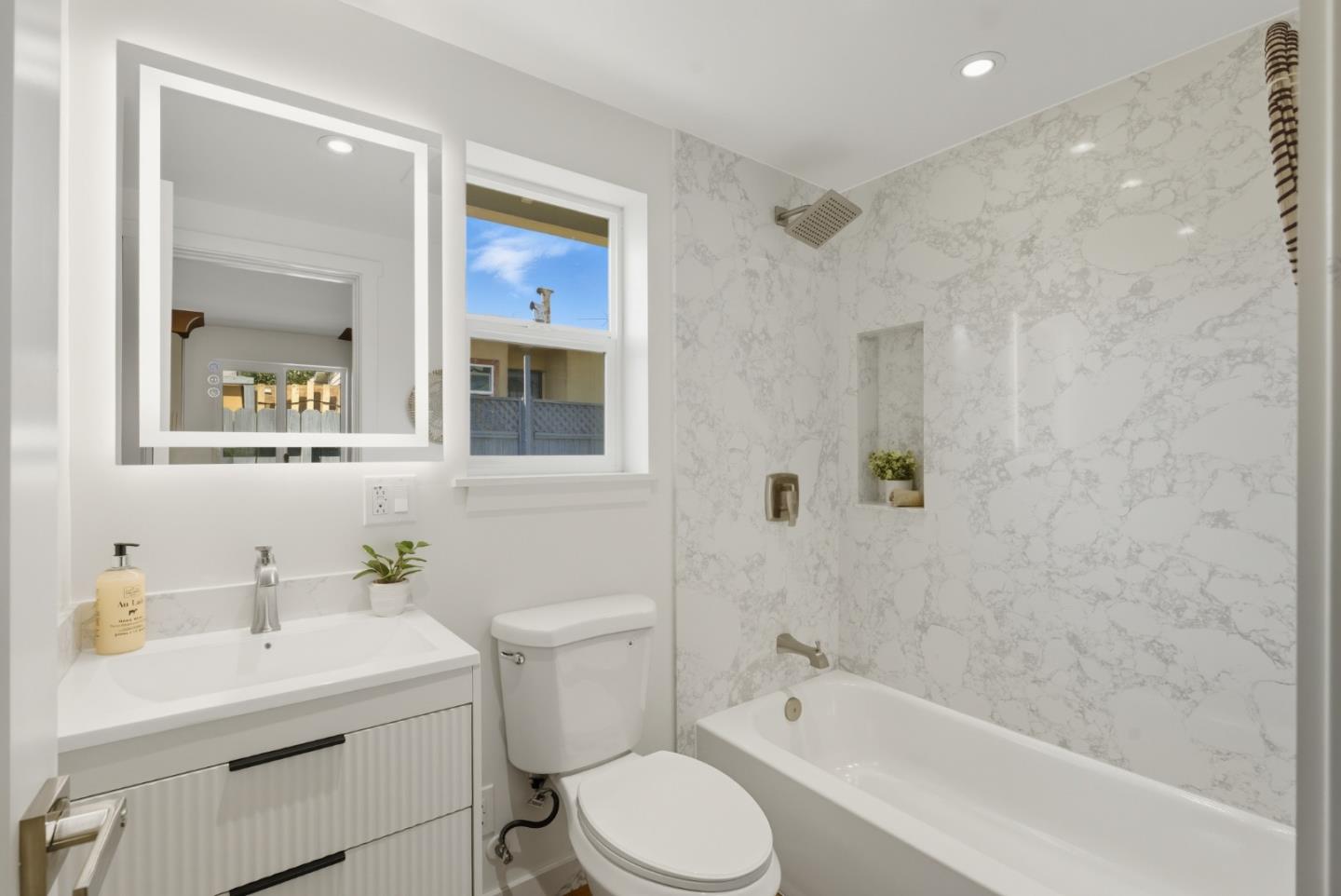 Detail Gallery Image 22 of 27 For 1736 96th Ave, Oakland,  CA 94603 - 4 Beds | 2 Baths