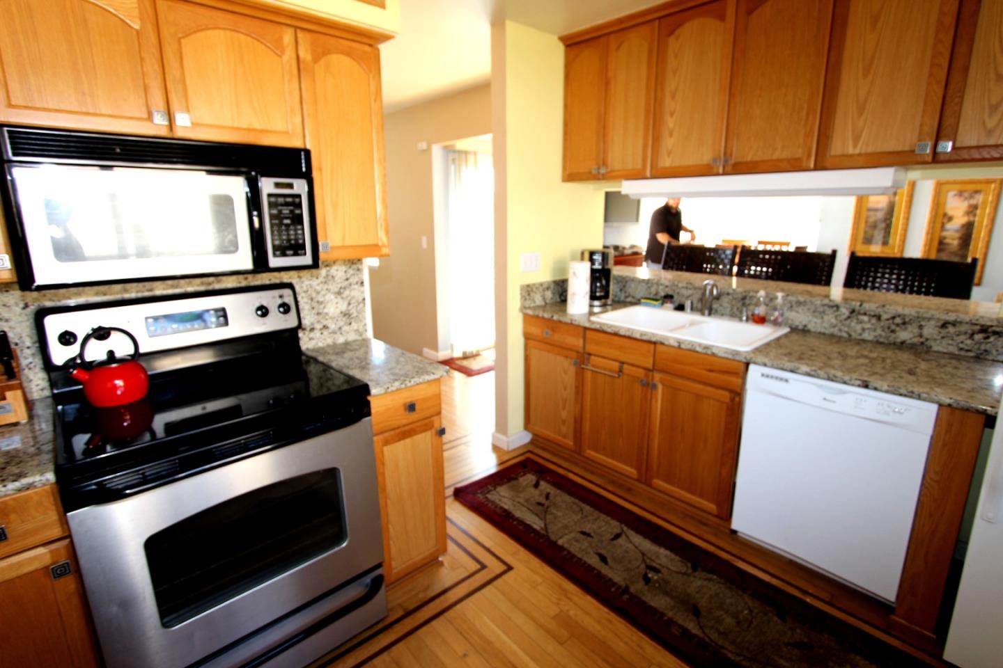 Detail Gallery Image 5 of 14 For 204 Aptos Beach Dr, Aptos,  CA 95003 - 3 Beds | 2 Baths