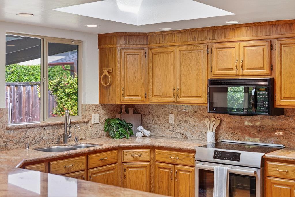 Detail Gallery Image 11 of 38 For 210 Wingfoot Dr, Aptos,  CA 95003 - 3 Beds | 2 Baths