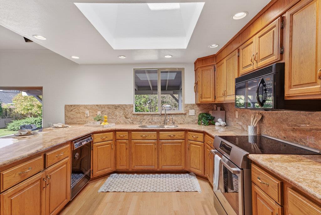 Detail Gallery Image 3 of 38 For 210 Wingfoot Dr, Aptos,  CA 95003 - 3 Beds | 2 Baths