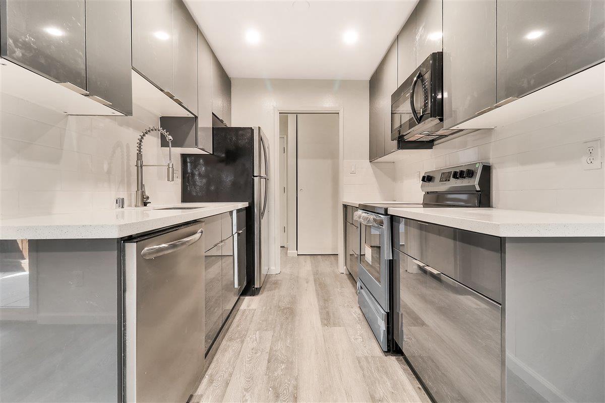 Detail Gallery Image 10 of 15 For 630 Masonic Way, Belmont,  CA 94002 - – Beds | – Baths