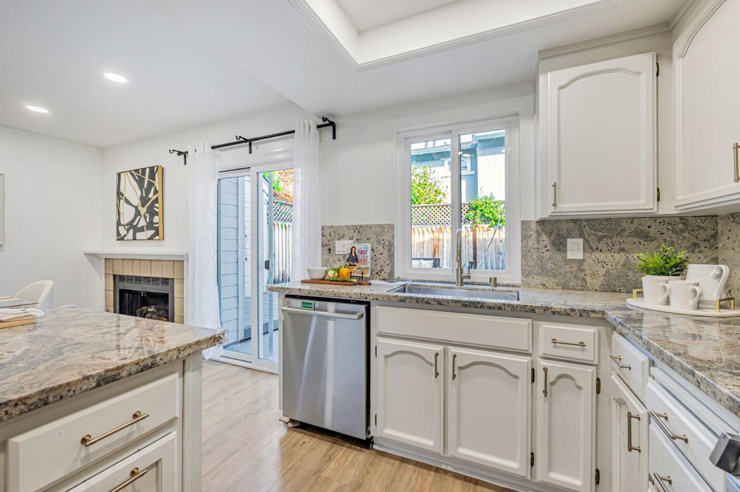 Detail Gallery Image 8 of 36 For 201 Shelley Ave, Campbell,  CA 95008 - 3 Beds | 2/1 Baths