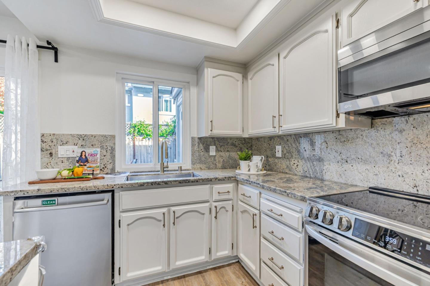 Detail Gallery Image 9 of 36 For 201 Shelley Ave, Campbell,  CA 95008 - 3 Beds | 2/1 Baths